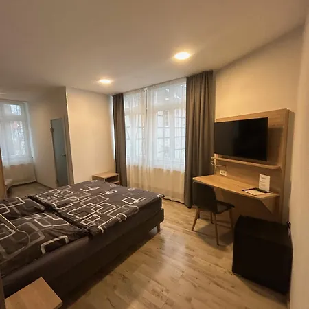 布尔巴姆斯餐厅酒店 3*